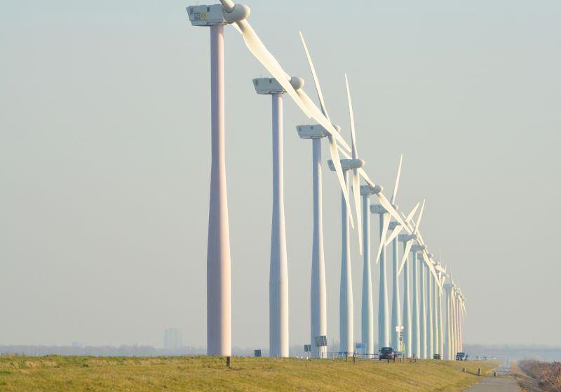 為什么風(fēng)力發(fā)電機(jī)都隔得很遠(yuǎn)？